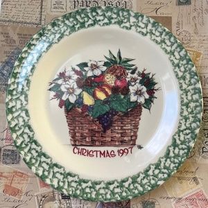 VINTAGE GERALD HENN WORKSHOPS Plate 1997 Green Christmas Basket